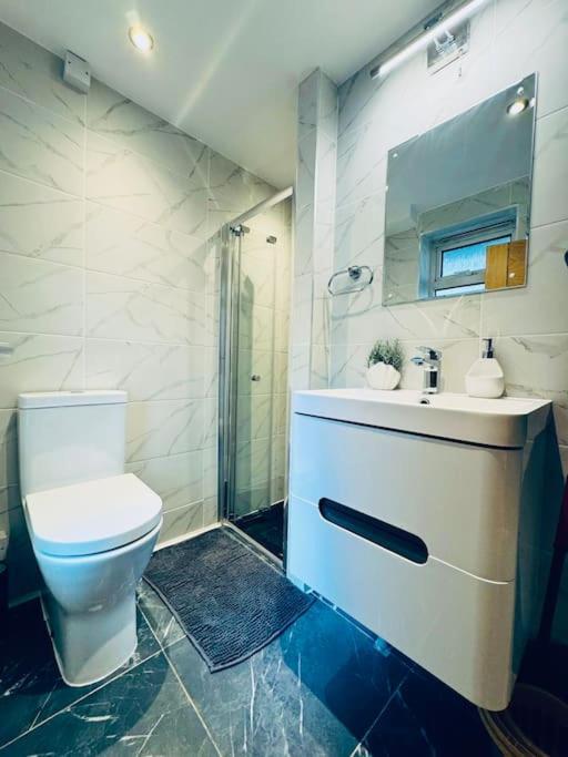 Cosy Flat Near Tower Bridge And Shard Londra